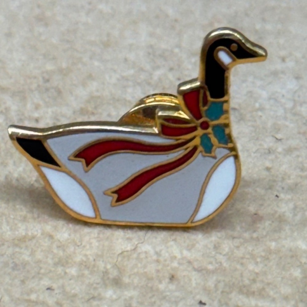 Vintage Hallmark Goose Enamel Pin Gold Tone Christmas Holly Bird Lapel Tie Tack